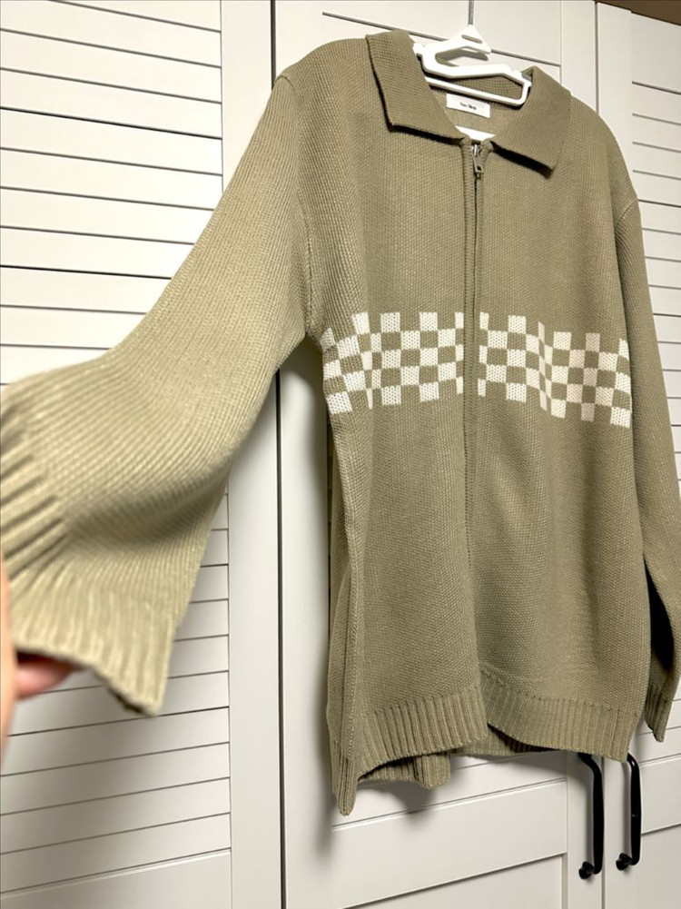 #새상품 : 체크보더 패턴 카라 니트 집업 가디건 카키베이지--4