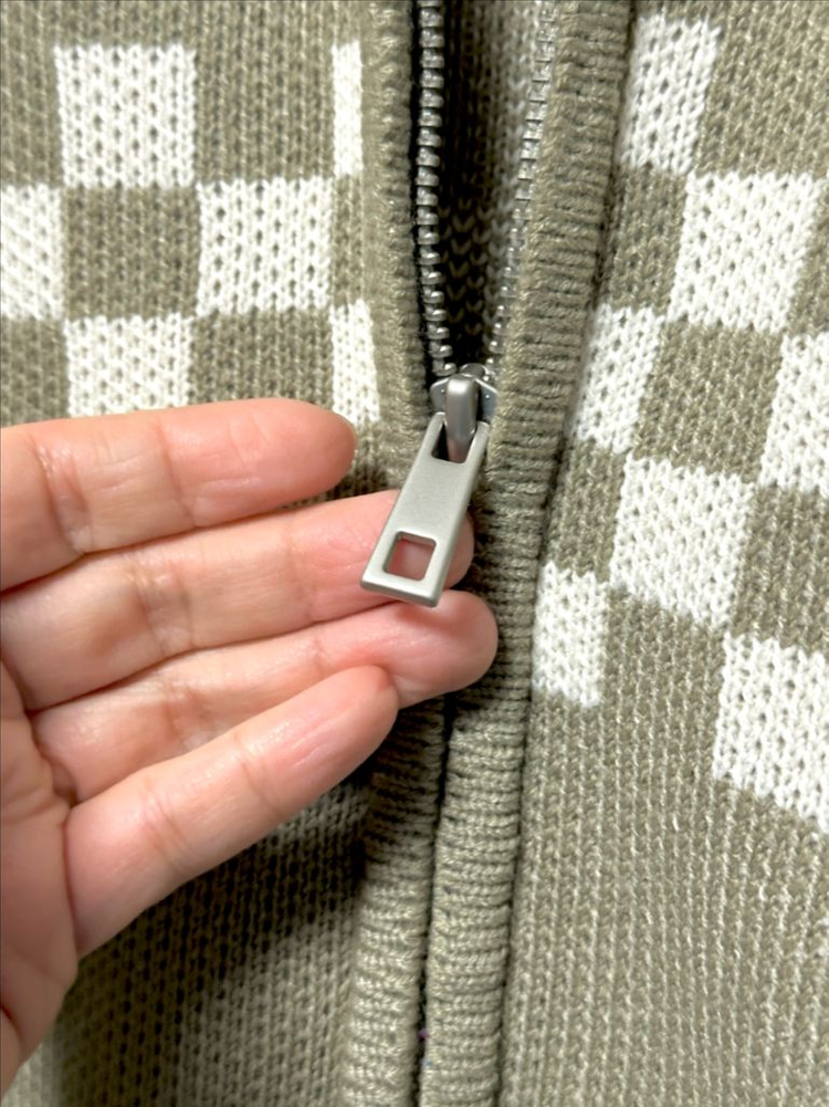 #새상품 : 체크보더 패턴 카라 니트 집업 가디건 카키베이지--8