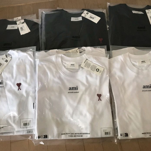 (1+1)[AMI] 아미 하트 로고 화이트/블랙 반팔