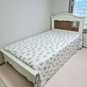 까사미아 침대 프레임 + 매트리스