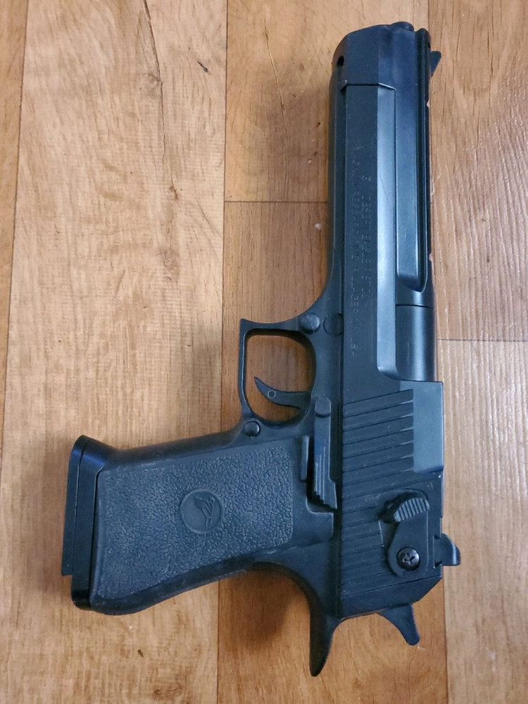 데저스이글 권총(실제 총크기)--1