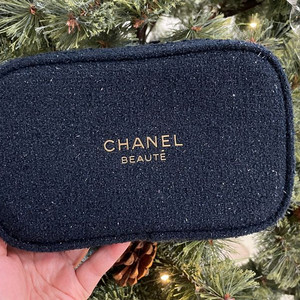 25년 샤넬 뷰티 홀리데이 트위드 파우치