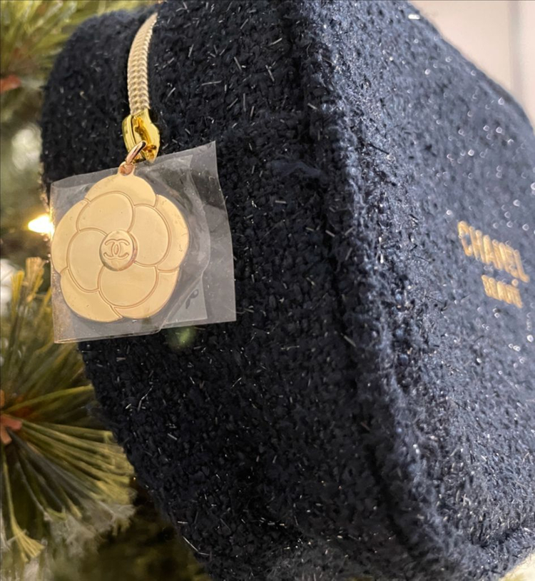 25년 샤넬 뷰티 홀리데이 트위드 파우치--1