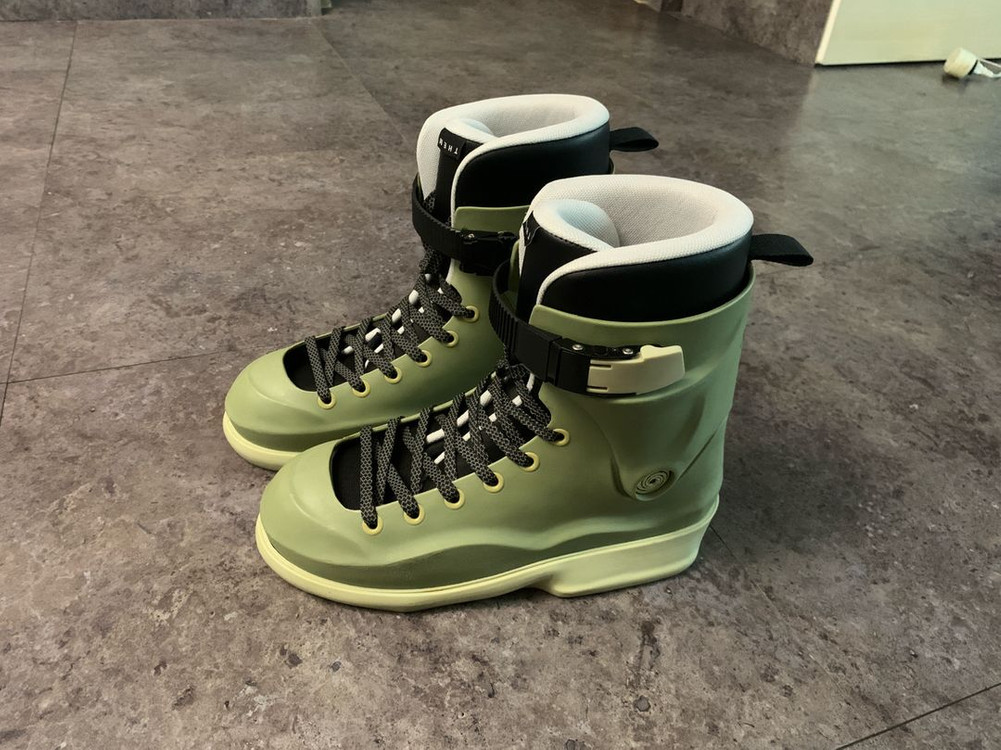 메스머 어그레시브 인라인 도미닉 브루스 프로모델 mesmer 이미지