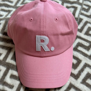 POV x 라온(뮤제라) 콜라보 R로고 볼캡 새상품