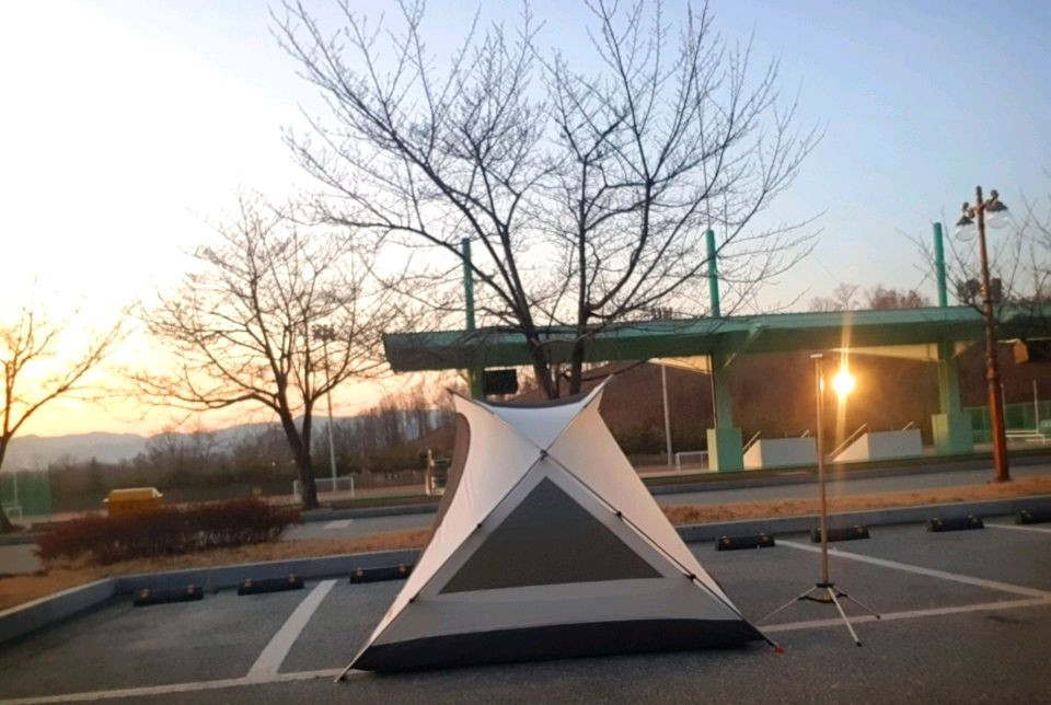 캠핑용품/텐트/라쉘s5+지작260+원목테이블+제라스토브+냄비+카르닉윈브레이크 등 이미지