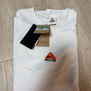 나이키 ACG 반팔 티셔츠 화이트 XL 새상품