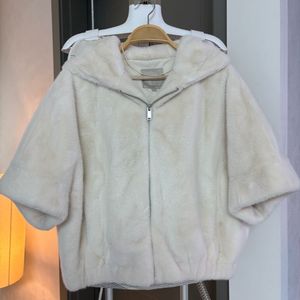 셀렙샵 페이크 밍크 후드 판쵸 베스트