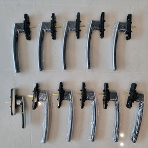 샷시 손잡이 (지인)