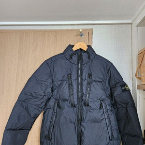 21FW 스톤아일랜드 크링클랩스 논후드 다운 패딩 블랙 XL 이미지