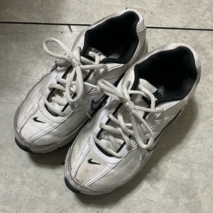 나이키 이니시에이터 여성 운동화신발 235