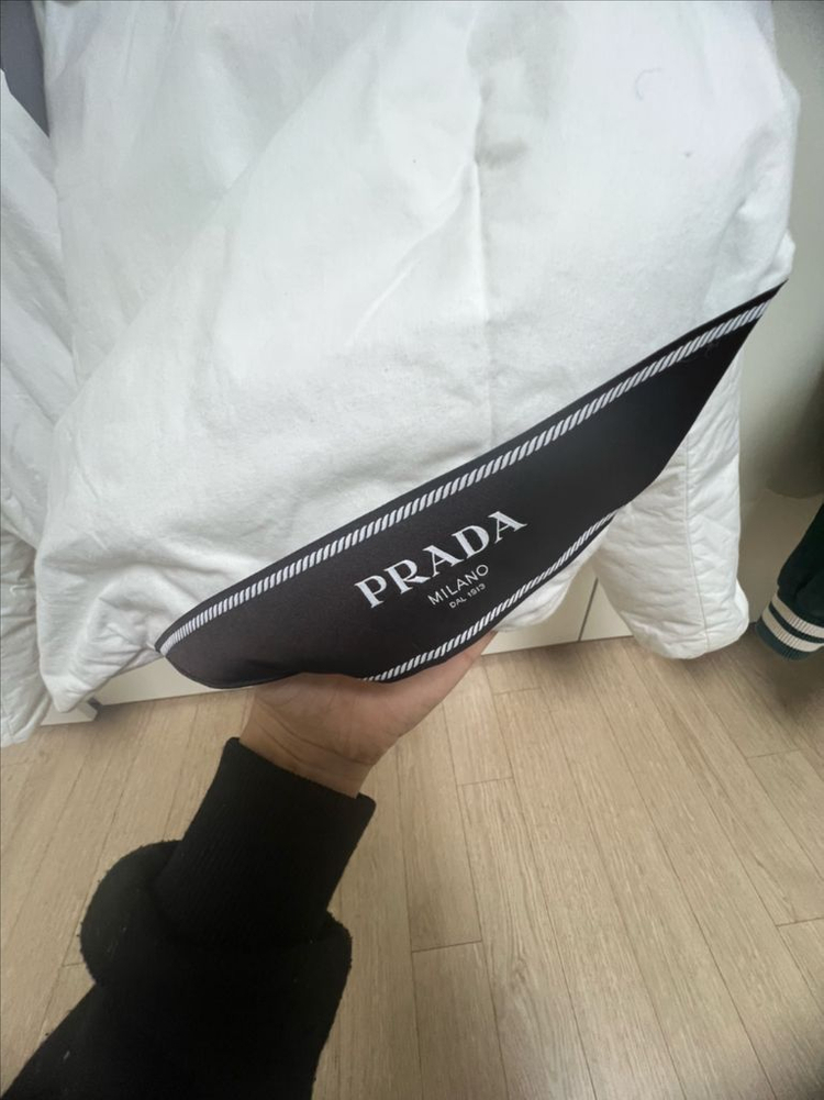 (새상품)프라다 남성 봄버 패딩자켓(M)--4