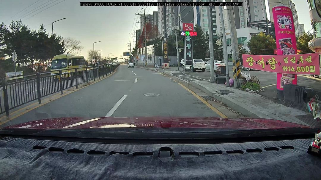 파인뷰 X7000 POWER 2채널 블랙박스 판매합니다--6