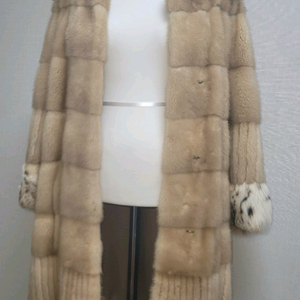 링스캣과 밍크의 고급진 조화!!!사이즈66 베이지색상 밍크코트