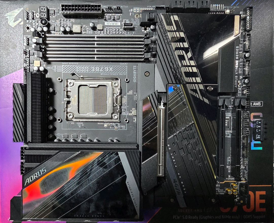기가바이트GIGABYTE X670E AORUS Xtreme 메인보드--1