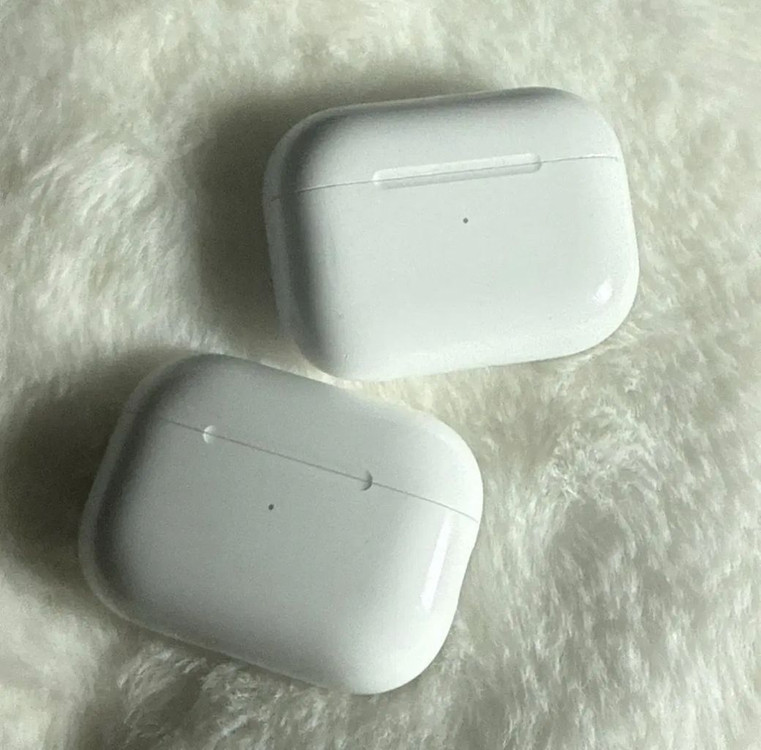 에어팟 프로 2세대 본체 8핀 이미지