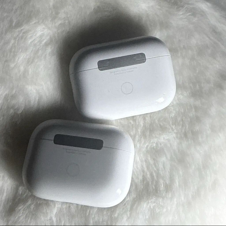 에어팟 프로 2세대 본체 8핀 이미지