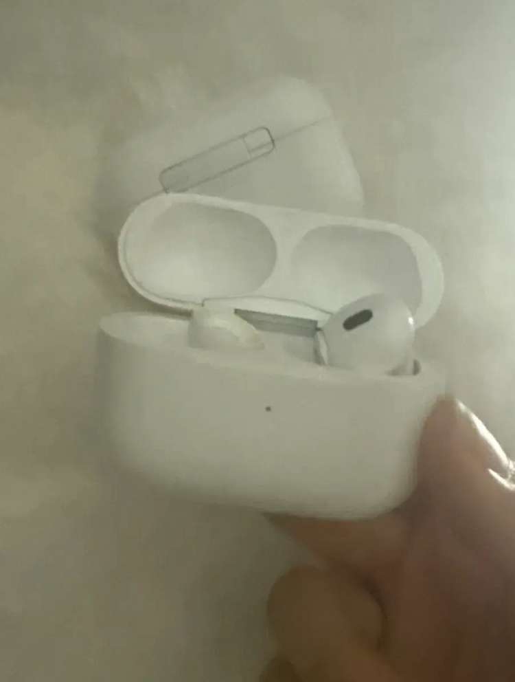 에어팟 프로 2세대 본체 8핀 이미지