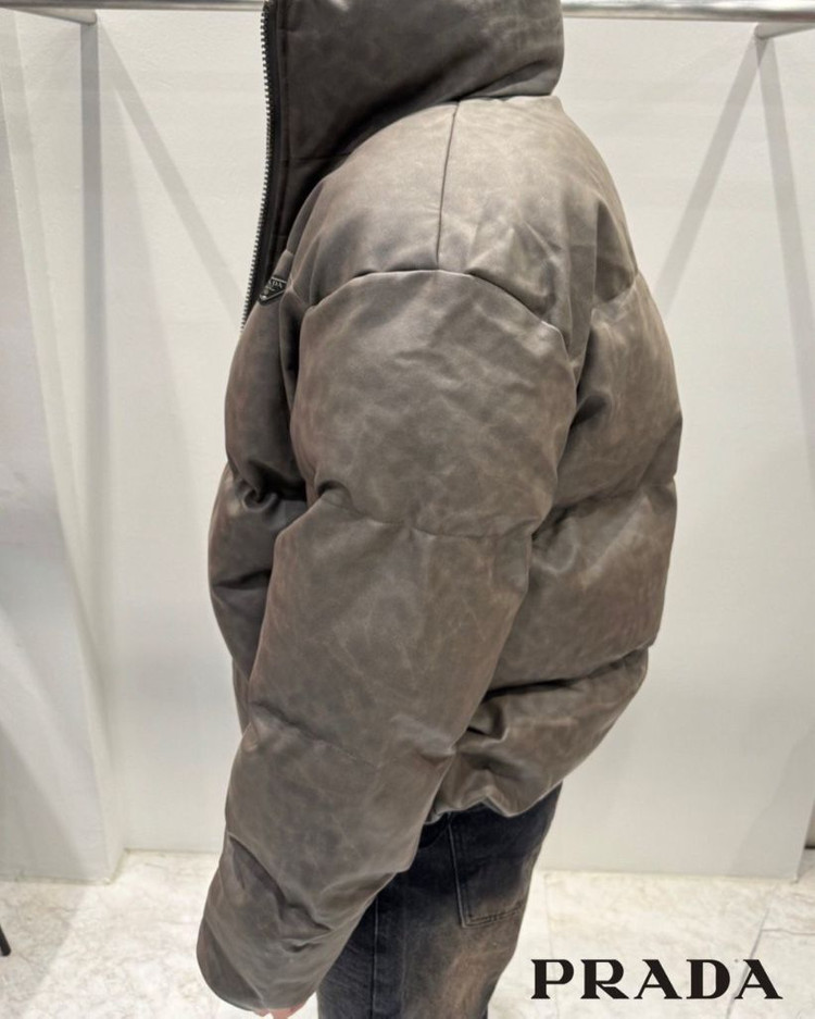 프라다 플레이트 스포 레더 패딩--5