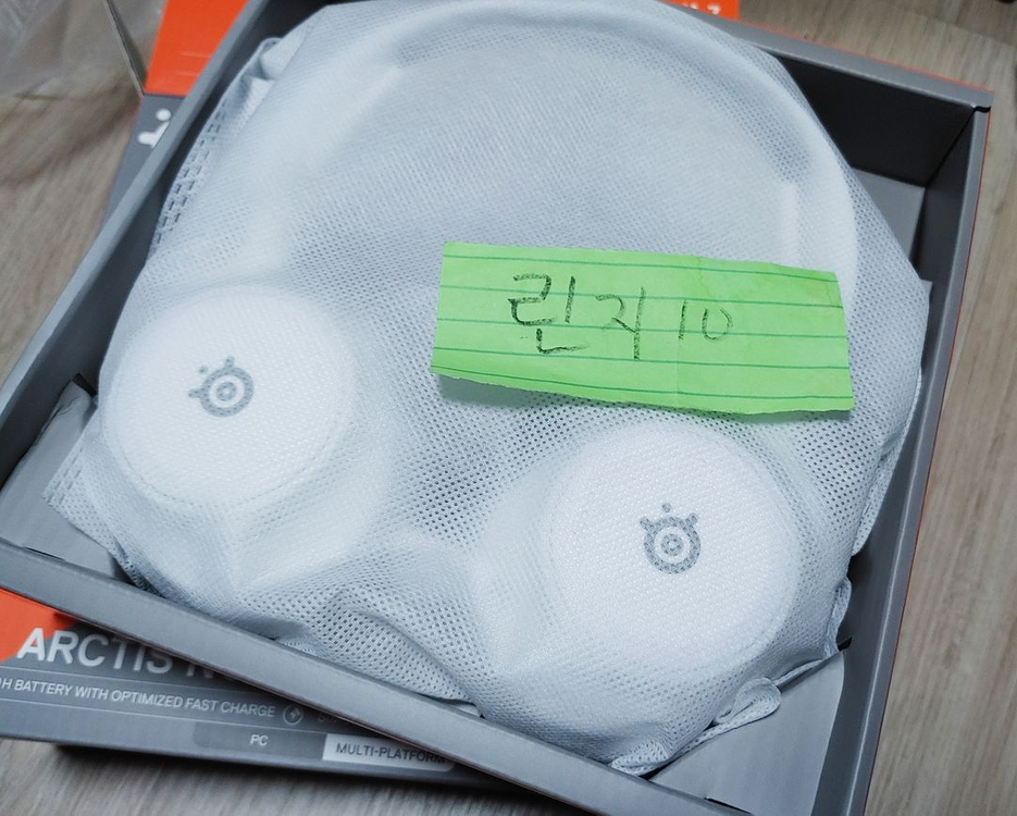 스틸시리즈 아크티스 노바7 7P Gen2 무선 게이밍 헤드셋 (화이트) 풀박스 팝니다--1