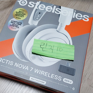 스틸시리즈 아크티스 노바7 7P Gen2 무선 게이밍 헤드셋 (화이트) 풀박스 팝니다