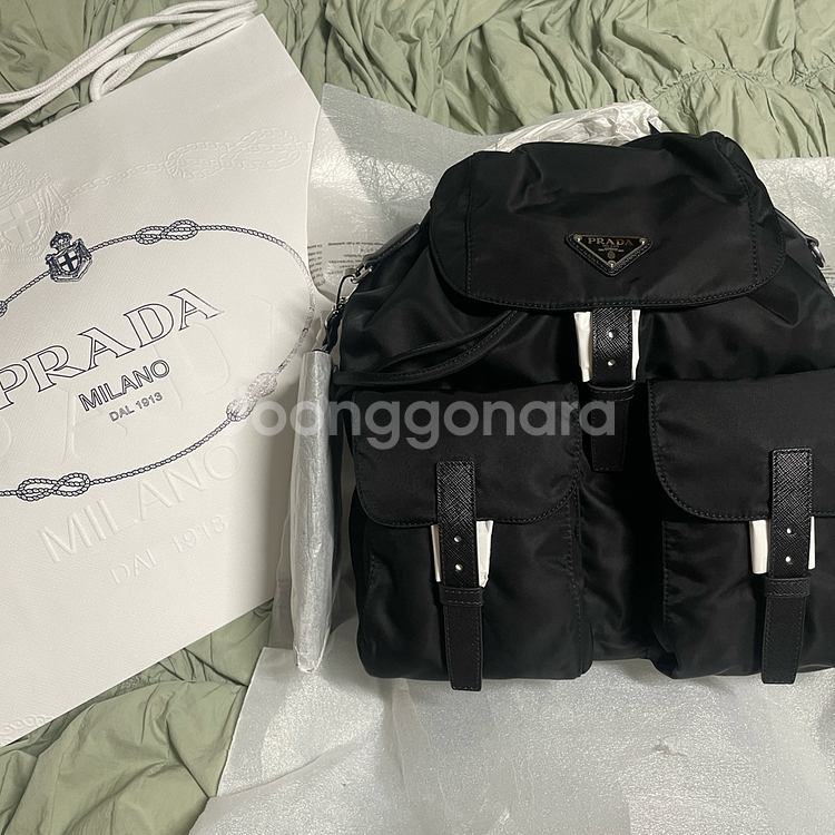 프라다 백팩 미디움 신상 새상품 쇼핑백 더스트백포함--0