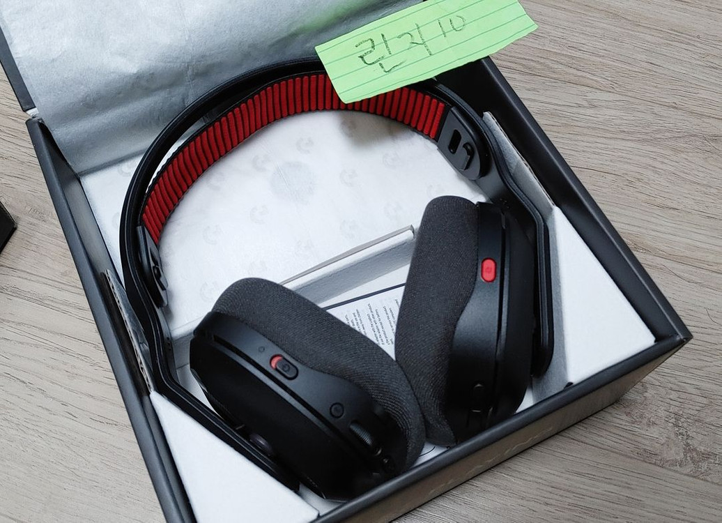 로지텍 A20X 무선 게이밍 헤드셋 (블랙) 풀박스 팝니다--1