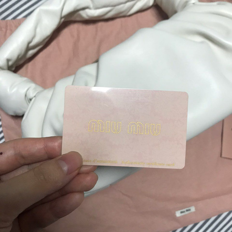 미우미우 가방 토트백 나파가죽 화이트 새상품 핸 드백 이미지