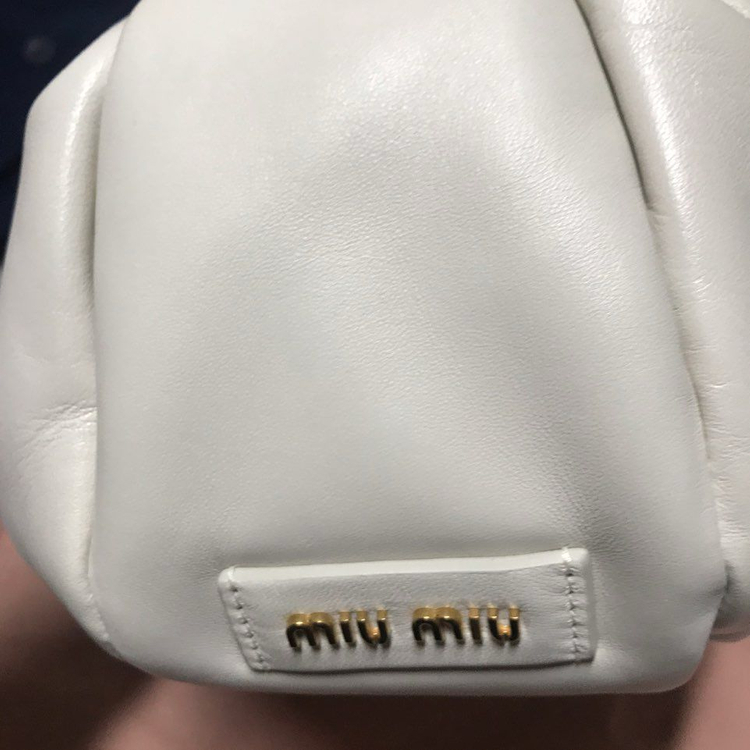 미우미우 가방 토트백 나파가죽 화이트 새상품 핸 드백 이미지