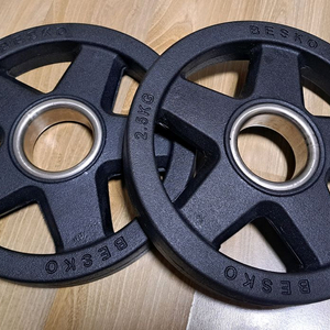 베스코 5홀 중량원판 2.5kg 2장 팝니다.