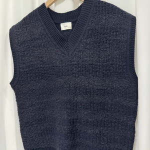 [새상품] e:um 오버핏 니트베스트