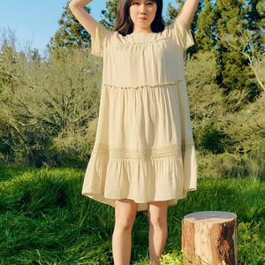 새상품 S 레이스 솔리드 원피스 써스데이아일랜드