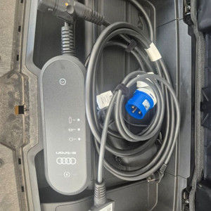 아우디 e-tron 이트론 전기차 충전 케이블 세트 이미지