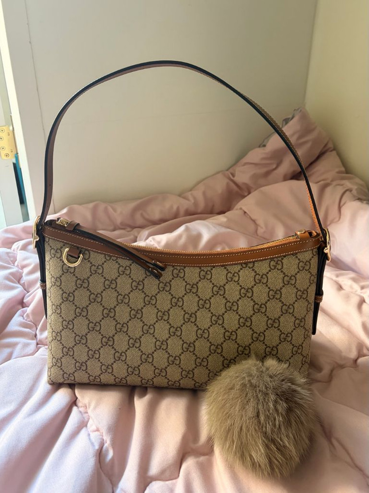 구찌 엠블럼 미디엄 숄더백--0