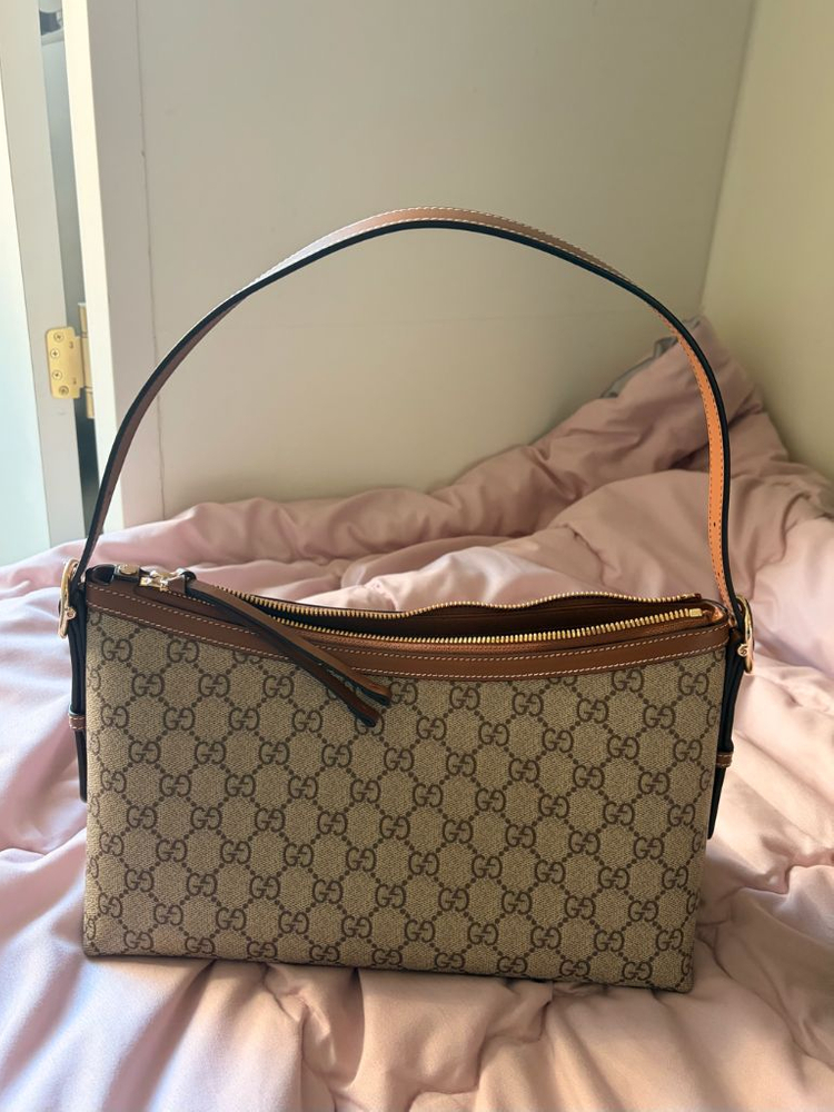 구찌 엠블럼 미디엄 숄더백--1