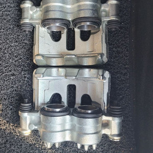 르노마스터캘리퍼 좌우 이미지