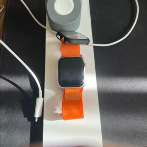 애플워치 se2 셀룰러 44mm 87% 스트랩 + 충전거치대 세트