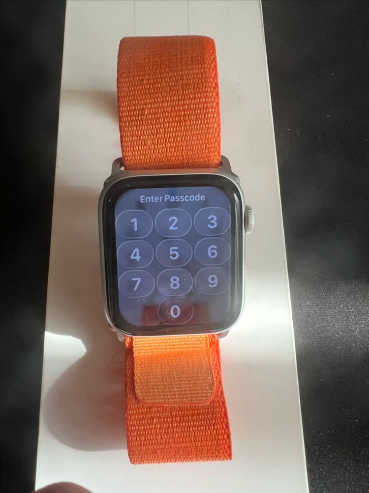 애플워치 se2 셀룰러 44mm 87% 스트랩 + 충전거치대 세트--3