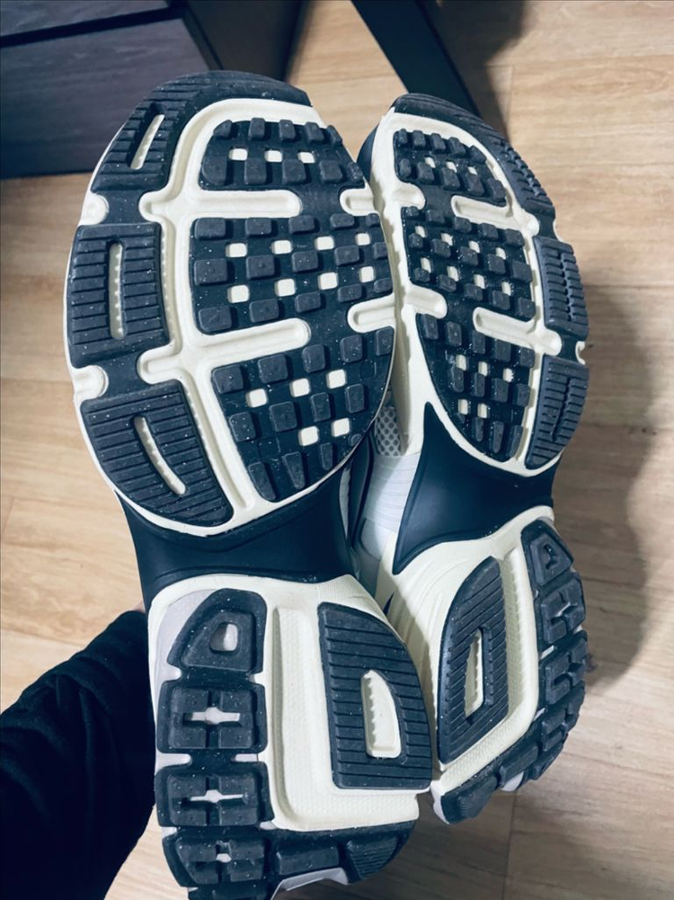 나이키 v2k 런테크 서밋화이트 메탈릭실버 275--1