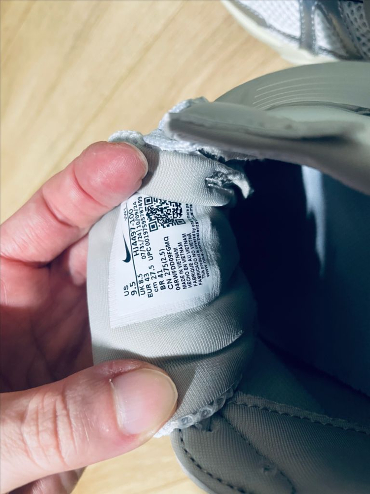 나이키 v2k 런테크 서밋화이트 메탈릭실버 275--2