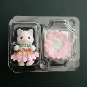 실바니안 패밀리 요정의 숲 시리즈의 라떼 고양이 아기와 꽃 관자놀이 이미지