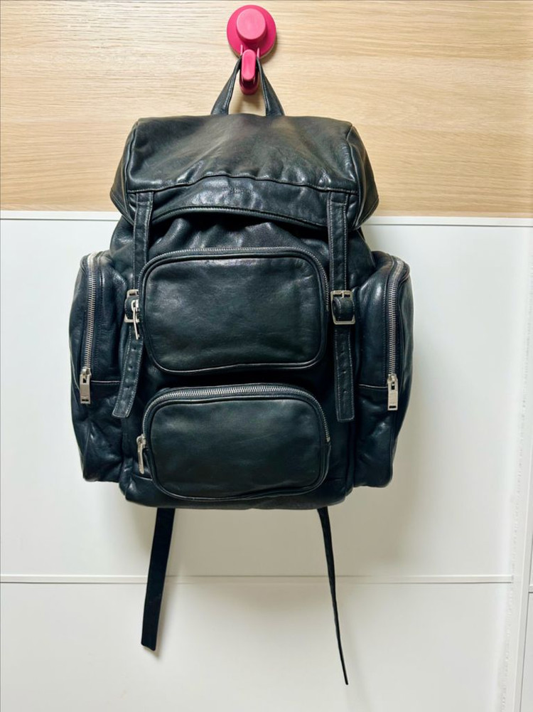 생로랑 멀티포켓 레더 태연 백팩 가죽--4