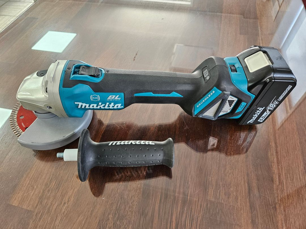 가격내림) 마끼다 DGA413Z 18V 충전 앵글 속도조절 그라인더 + 5.0Ah 베터리 세트--2