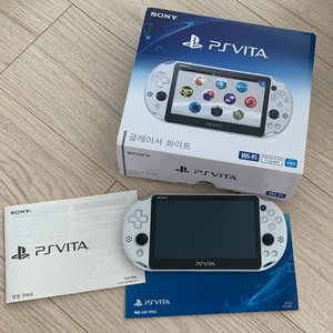 소장용 소니 PS비타 PS Vita 2세대 글레이셔 화이트 팝니다.