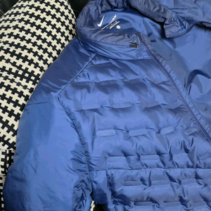 나이키 써마 핏 ADV 에어로로프트 경량패딩 L 사이즈