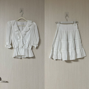 루흐 a17h 화이트 도트러플 블라우스 + 밴딩 미니스커트 set