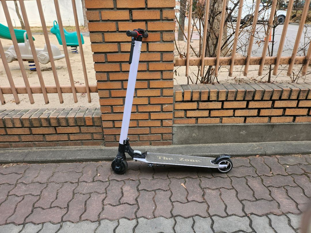 부품용 더존 전동킥보드( 충전기등 없습니다)--1