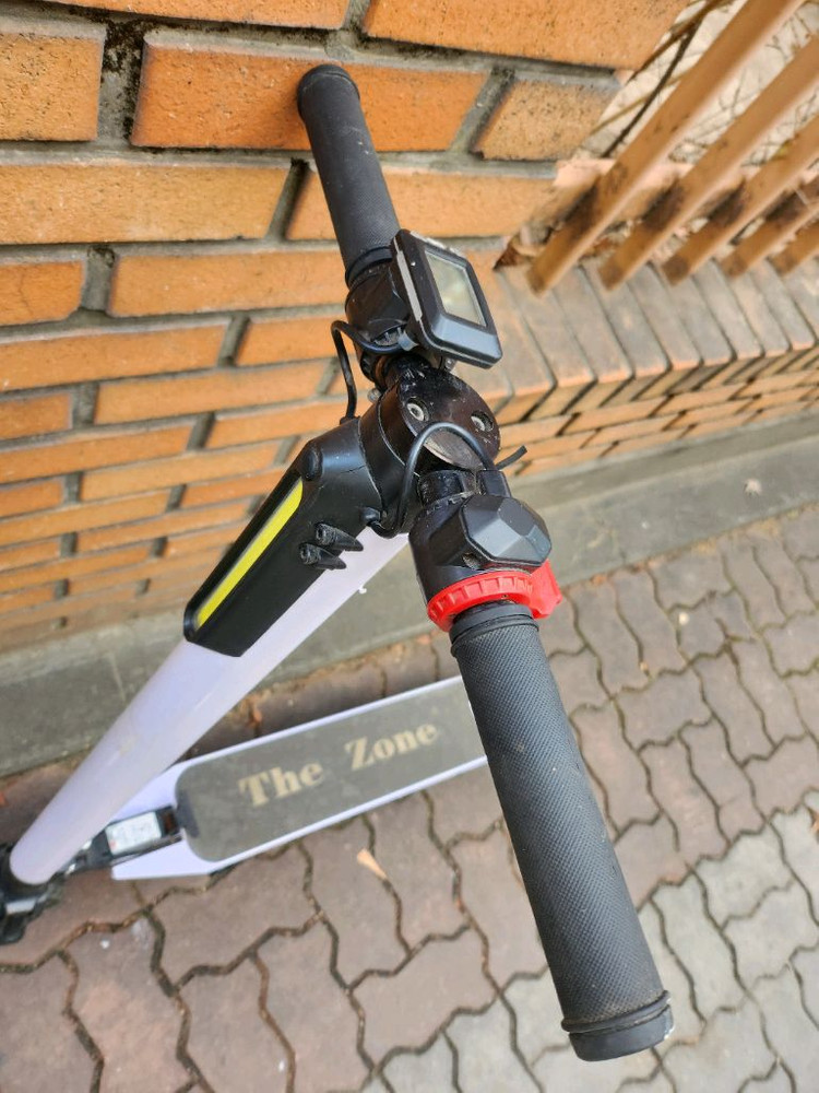 부품용 더존 전동킥보드( 충전기등 없습니다)--2