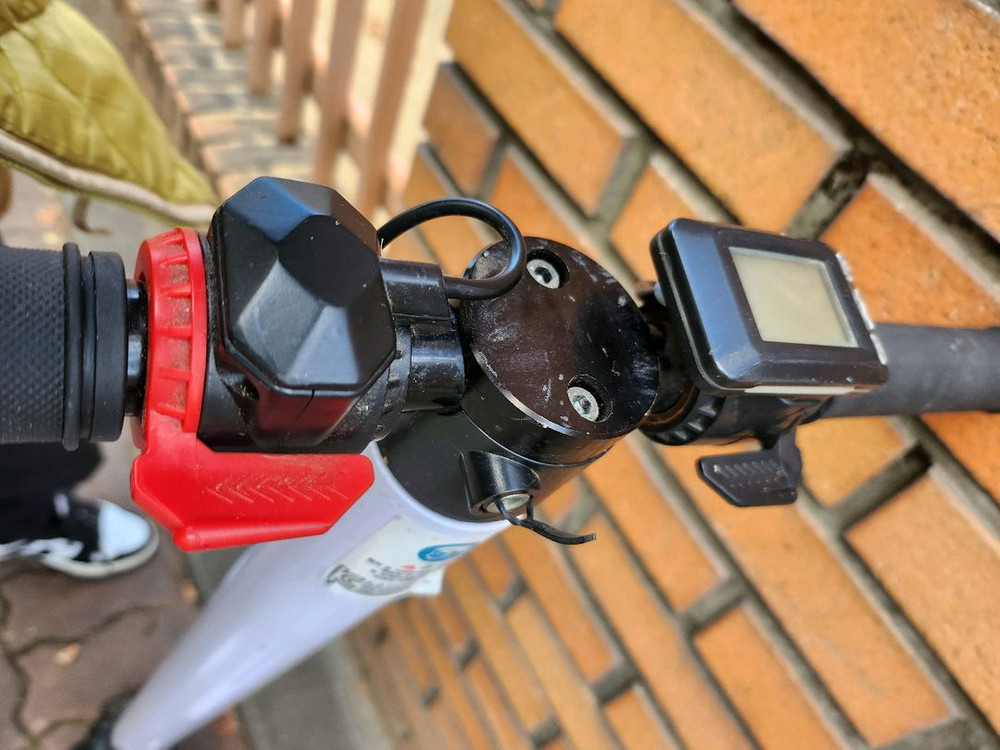 부품용 더존 전동킥보드( 충전기등 없습니다)--3