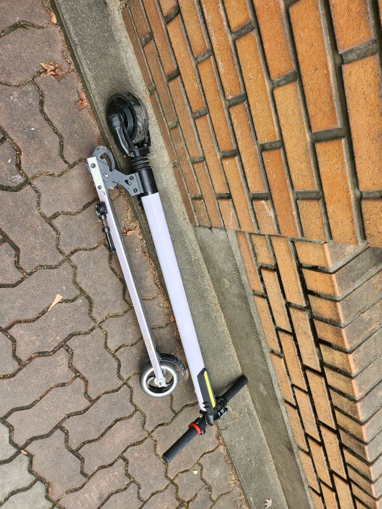 부품용 더존 전동킥보드( 충전기등 없습니다)--6